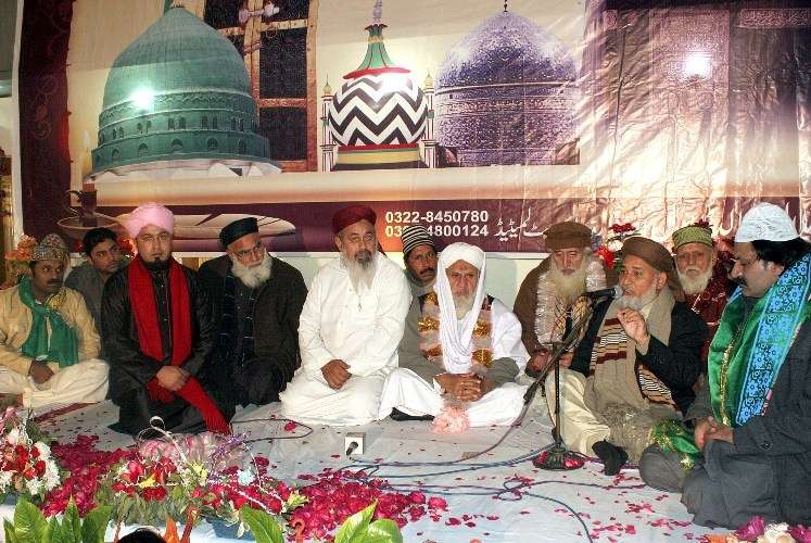 لاہور میں عید ملادالنبی کا جلوس اور مقدس مقامات کے ماڈلز