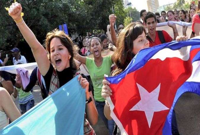 Cuban students march in a Havana street after Washington released three Cuban spies