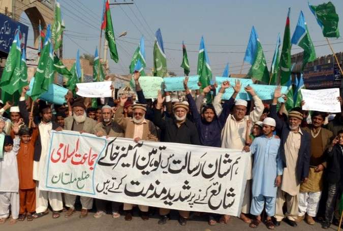 ملتان، گستاخانہ خاکوں کے خلاف احتجاج جاری، مذہبی، سیاسی اور وکلاء تنظیموں نے ریلیاں نکالیں