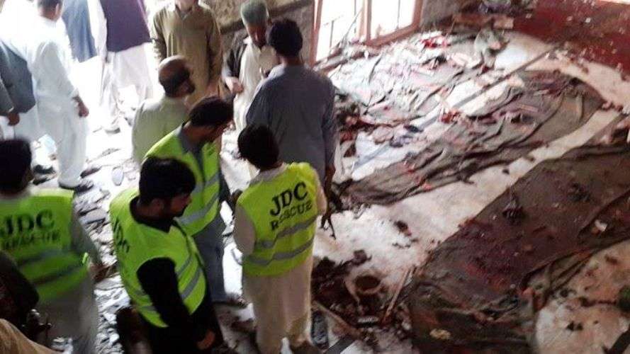 شکارپور، مسجد و امام بارگاہ کربلا معلیٰ میں دھماکے کے بعد کے مناظر