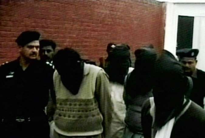 جھنگ، اسسٹنٹ کمشنر اور نائب تحصیل دار بن کر شہریوں کو لوٹنے والے افراد گرفتار