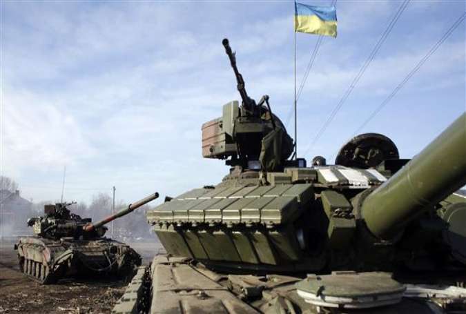 Ukrainian army tanks ride through a checkpoint near Gorlivka, in the region of Donetsk, on February 23, 2015.