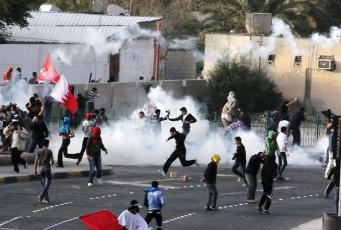 بحرینی مظاہرین پر آل خلیفہ کے کارندوں کا حملہ، کئی مظاہرین زخمی