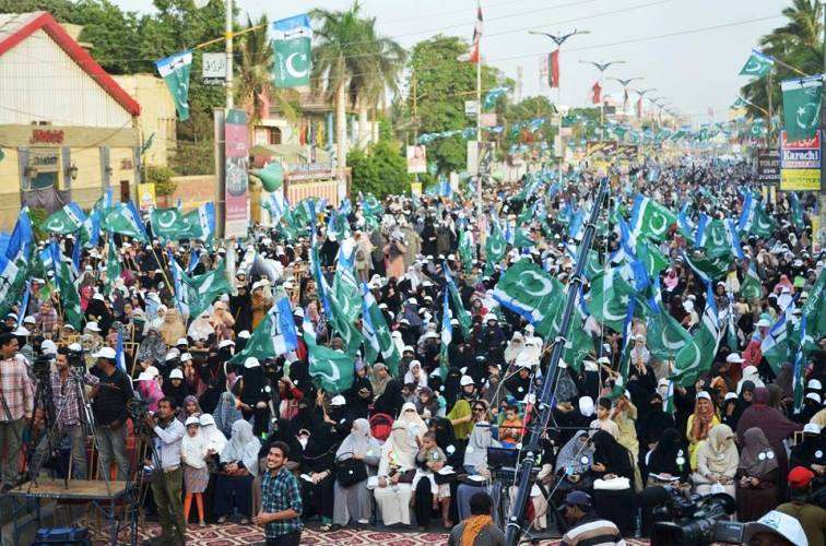 کراچی، شارع پاکستان پر جماعت اسلامی خواتین کے جلسہ عام کی تصویری جھلکیاں