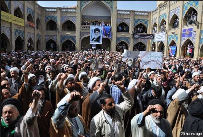 تجمع بزرگ روحانیون و طلاب در اعتراض به جنایات وحشیانه آل سعود