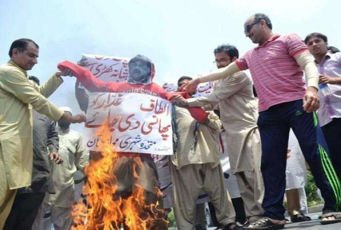 ملتان، ایم کیو ایم کے قائد الطاف حسین کے خلاف مظاہرہ، پتلا نذرآتش کیا