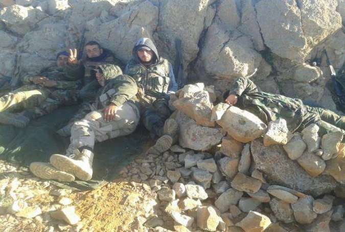 Tentara Suriah dan Hizbullah sedang melepas lelah