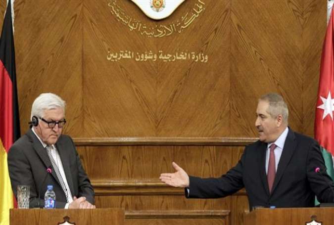 Jordanian Foreign Minister Nasser Judeh (R) and his German counterpart Frank-Walter Steinmeier give a joint press conference after a meeting on May 16, 2015 in the Jordanian capital Amman.
