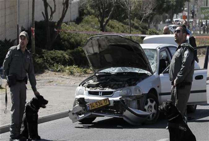 Israeli guards stand near a car that they said was trying to hit pedestrians in al-Quds (Jerusalem), March 6, 2015.