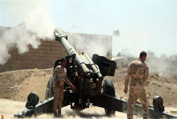 Iraqi forces fire artillery towards the terrorist