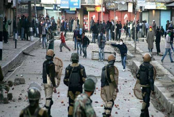 مقبوضہ کشمیر، مظاہرین پر بھارتی فورسز کی اندھا دھند فائرنگ