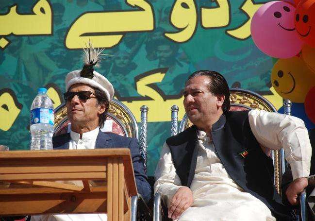 اسکردو، پاکستان تحریک انصاف کے سربراہ عمران خان اسکردو حلقہ ایک کے امیدوار راجہ جلال کیساتھ انتخابی جلسے میں موجود