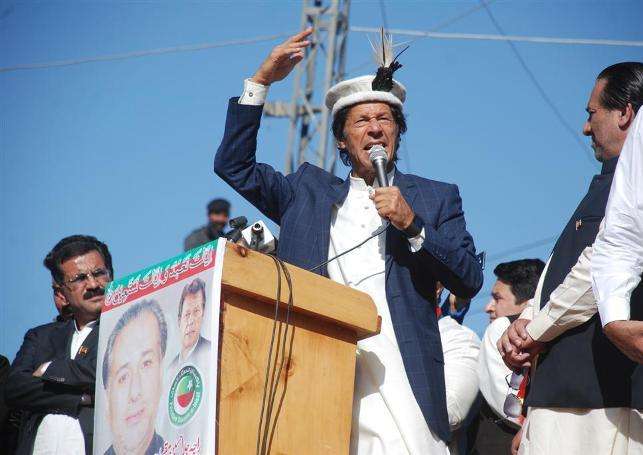 اسکردو، عمران خان اسکردو میں انتخابی مہم کے سلسلے میں منعقدہ جلسے سے خطاب کر رہے ہیں