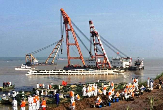 چین کے دریامیں بحری جہاز ڈوبنے سے لاپتہ افراد کے زندہ بچ جانے کے امکانات ختم ہو چکے ہیں، چینی حکام