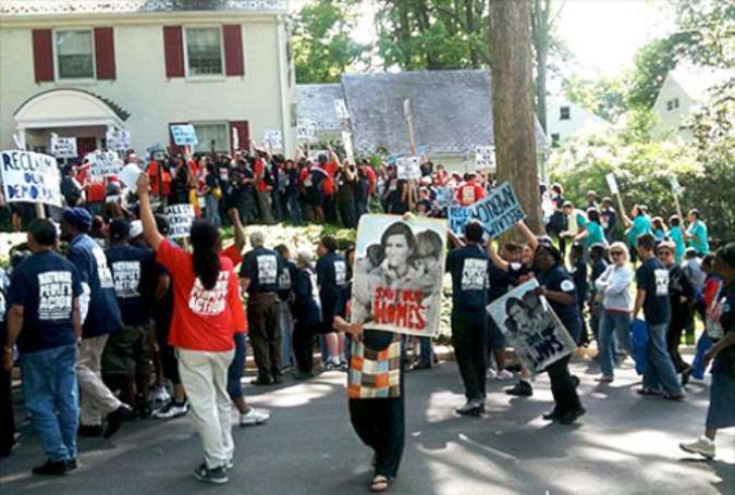 امریکی دارالحکومت واشنگٹن میں تشدد کے خلاف مظاہرہ، شدید نعرے بازی