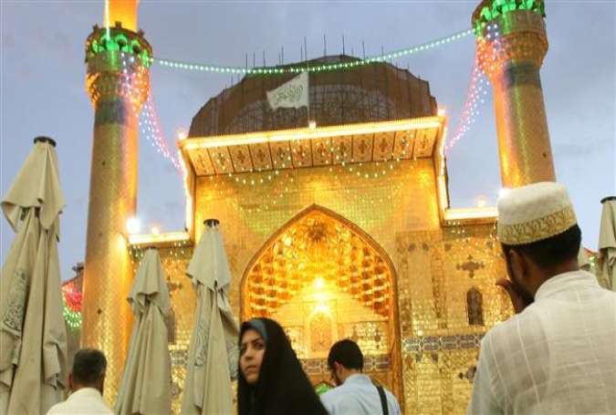 Shia pilgrims arrive at the courtyard of the shrine to Imam Ali (AS) for the evening prayer in the holy city of Najaf in south-central Iraq on May 30, 2015