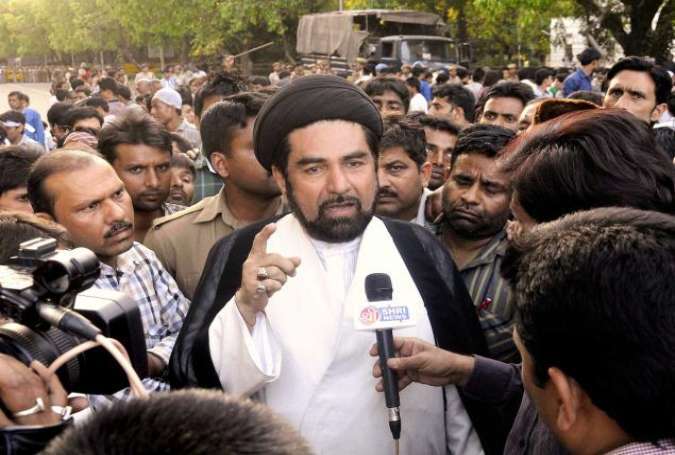 شیعہ وقف بورڈ معاملے کو لیکر ہزاروں حامیوں کے ساتھ مولانا سید کلب جواد نے دی گرفتاری