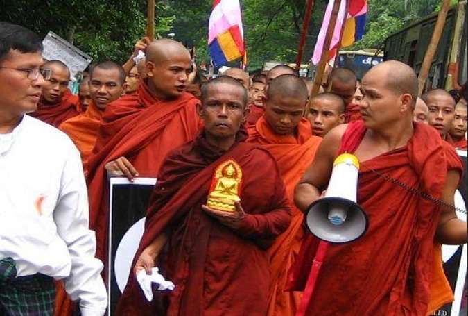 راهبان بودایی به دنبال ممنوعیت حجاب دانش‌آموزان مسلمان در میانمار