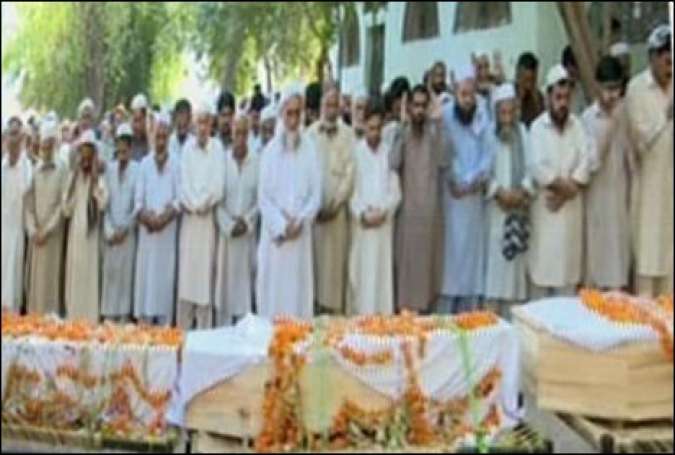 پشاور میں زمین کے تنازع پر قتل چار بہنوں کی تدفین، لواحقین کا احتجاج