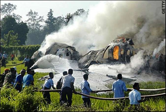 انڈونیشیا میں فوجی طیارہ گر کر تباہ، 30 افراد ہلاک