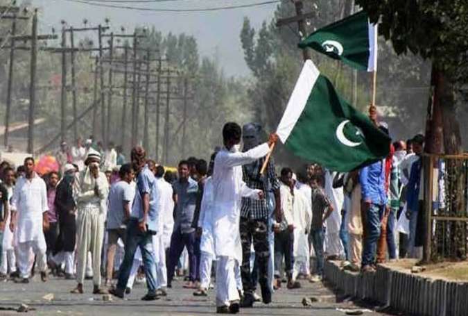 مقبوضہ کشمیر میں ایک بار پھر پاکستانی پرچم لہرا دیا گیا