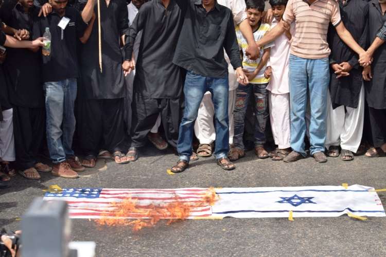 کراچی، نماز ظہرین کے بعد عزادارانِ امام علیؑ کا امریکا و اسرائیل کیخلاف احتجاجی مظاہرہ