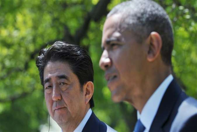 Japanese Prime Minister Shinzo Abe (L) and US President Barack Obama speaking to the press in Washington.