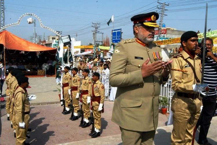 لاہور میں یادگار شہداء اور دیگر مقامات پر یوم دفاع پاکستان کی مناسبت سے تقریبات