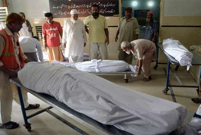 کراچی میں نامعلوم افراد نے میاں بیوی اور 2 بچوں کو قتل کرکے گھر کو آگ لگا دی