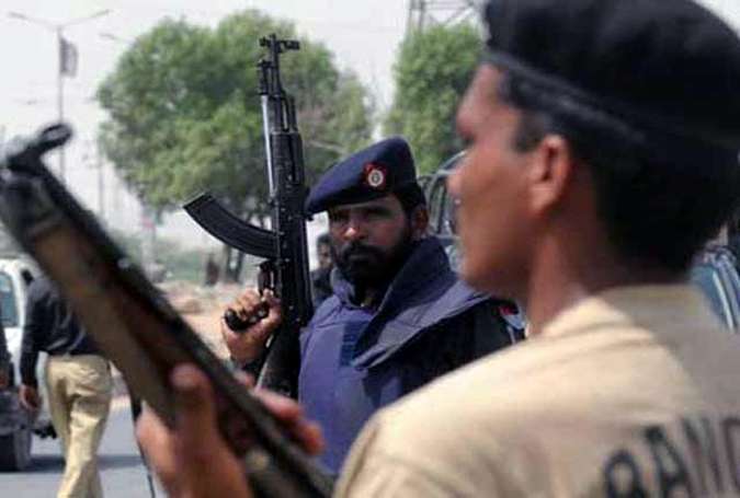 کراچی میں رینجرز اور پولیس کی کارروائیاں، 40 سے زائد ملزمان گرفتار