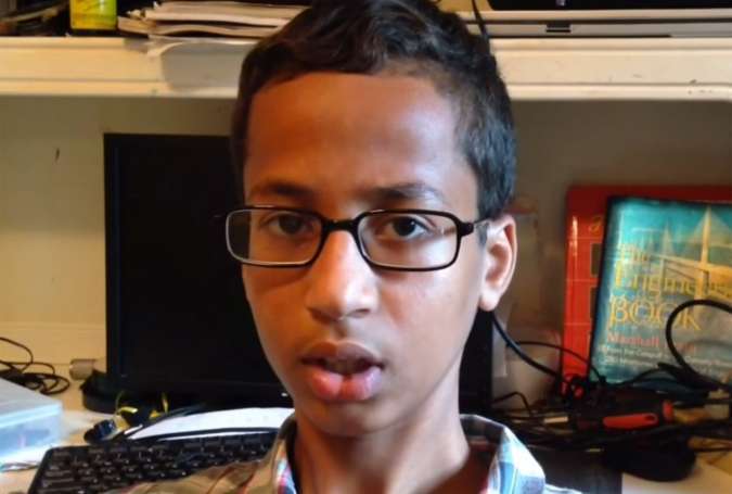 امریکہ میں گھڑی بنانے پر گرفتار ہونیوالے مسلمان بچے نے سکول چھوڑ دیا