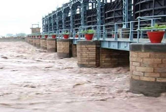 شدید بارشوں کے بعد دریائے چناب اور جہلم میں سیلاب کا خدشہ