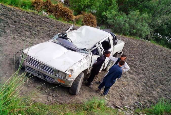 سوات میں سیاحوں کی گاڑی کھائی میں گرنے سے ایک جاں بحق، دو لاپتہ