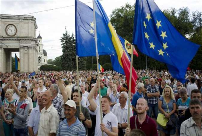 Moldavans rally in the capital Chisinau on September 6, 2015