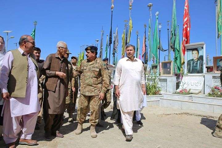 کوئٹہ، کمانڈر سدرن کمانڈ جنرل ناصر خان جنجوعہ کا وفد کے ہمراہ ہزارہ قبرستان کا خصوصی دورہ
