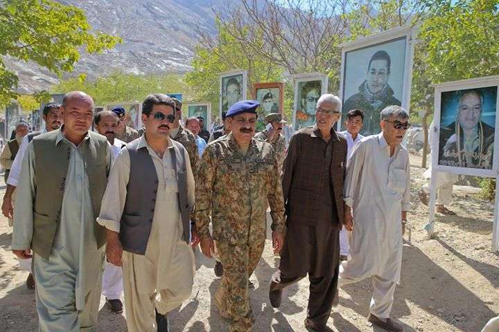 کوئٹہ، کمانڈر سدرن کمانڈ جنرل ناصر خان جنجوعہ کا وفد کے ہمراہ ہزارہ قبرستان کا خصوصی دورہ