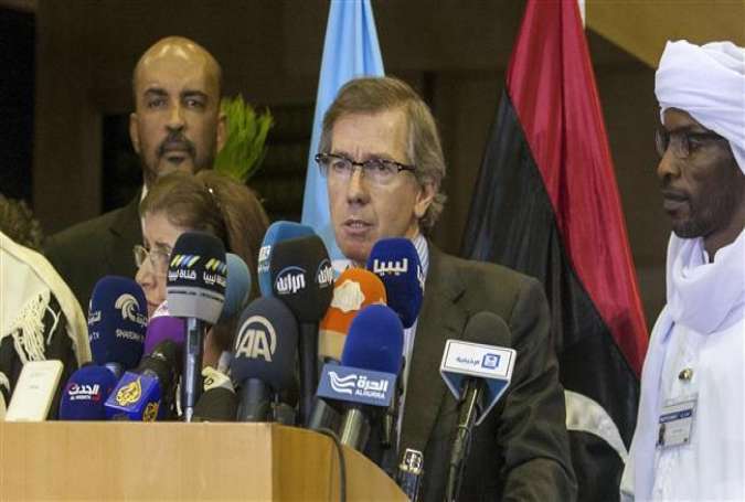 United Nations envoy for Libya, Bernardino Leon (C), holds a press conference in the Moroccan city of Skhirat on October 8, 2015.