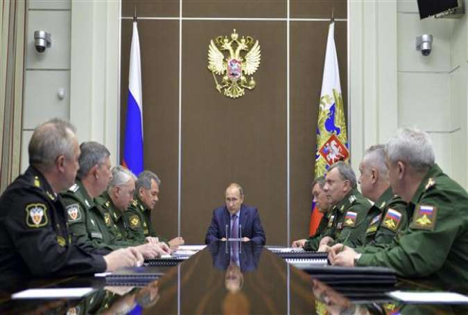 Russian President Vladimir Putin (C) chairs a meeting on the defense industry at the Bocharov Ruchei state residence in Sochi, Russia, November 10, 2015.