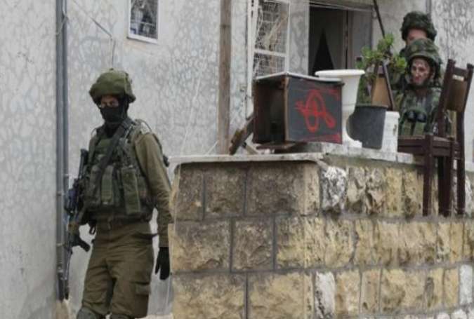 İsrail hərbçiləri "Əl-Xəlil Radiosu"nun binasına hücum ediblər.