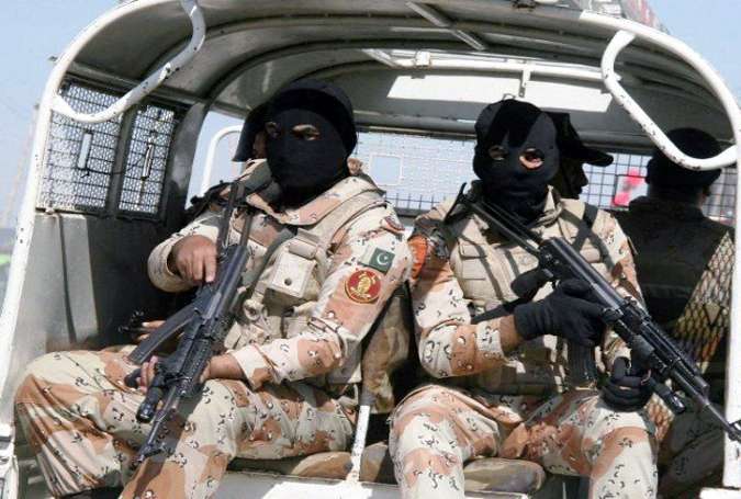 کراچی میں رینجرز کے تابڑتوڑ چھاپے، دس طالبان دہشتگردوں سمیت 100 سے زائد گرفتار