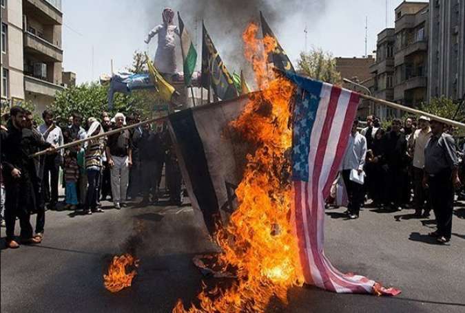 پرچم آمریکا و رژیم اشغالگر در بزرگ‌ترین راهپیمایی جهان به آتش کشیده شد