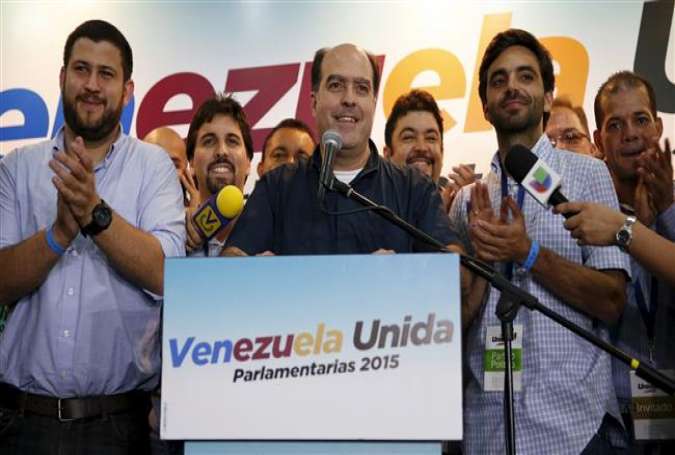 Deputy candidate of the Venezuelan coalition of opposition parties (MUD) Julio Borges (C) speaks to the media during a news conference about the legislative election in Caracas December 6, 2015.