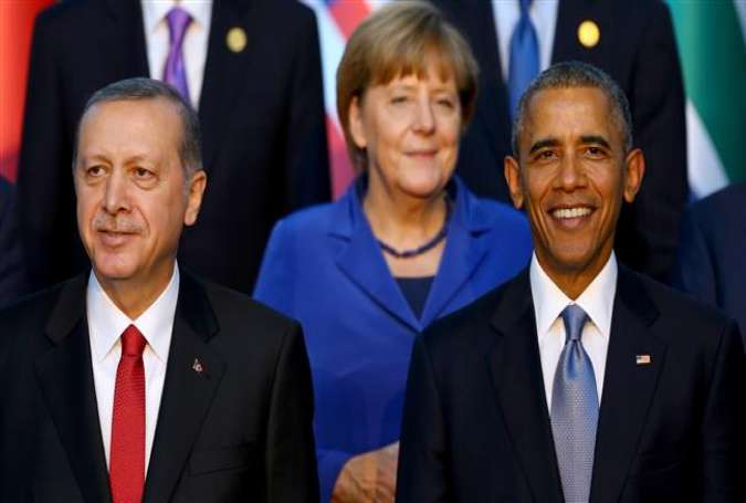 (From L) Turkish President Recep Tayyip Erdogan, German Chancellor Angela Merkel and US President Barack Obama stand for a family photo during the G20 Leaders Summit in Antalya, Turkey, November 15, 2015.