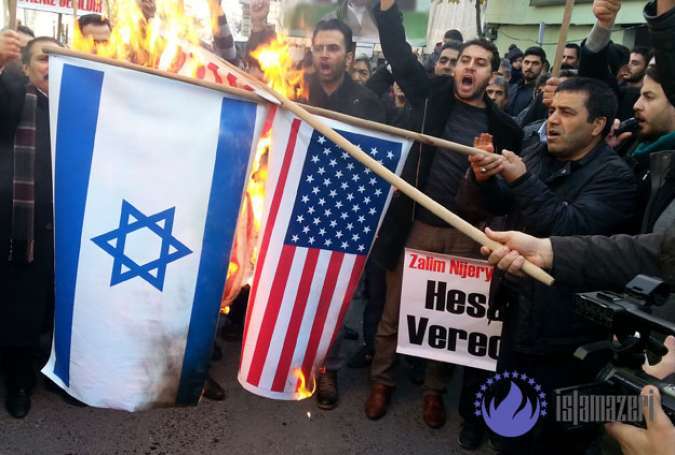İstanbulda azərbaycanlılar İsrail və ABŞ bayrağlarını yandırdı