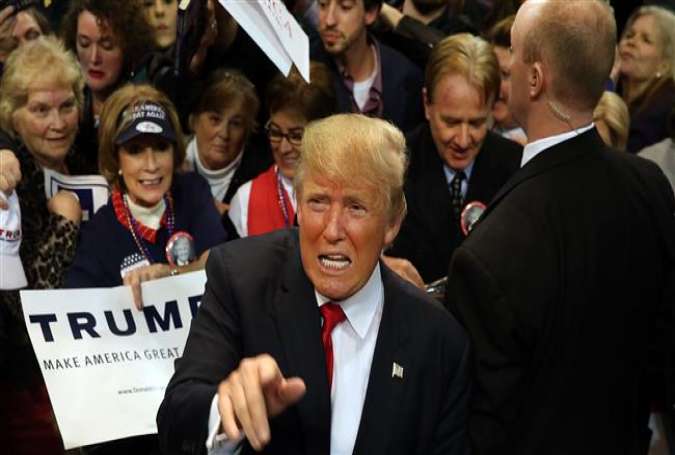 Republican presidential frontrunner Donald Trump pauses with supporters after speaking at the Mississippi Coast Coliseum on January 2, 2016 in Biloxi, Mississippi.