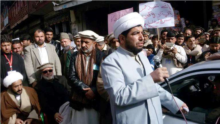 پاراچنار، آیت اللہ شیخ باقر النمر کی شہادت کے خلاف دوسرے روز احتجاجی مظاہرے میں ہزاروں مومنین شریک