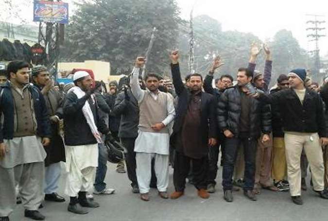 ممتاز قادری کی رہائی کیلئے اے ٹی آئی کا لاہور پریس کلب کے سامنے مظاہرہ