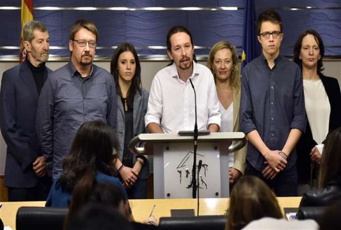Leader of Spain’s left-wing political party Podemos, Pablo Iglesias (C), speaks during a press conference at the Spanish Parliament in Madrid, January 22, 2016.