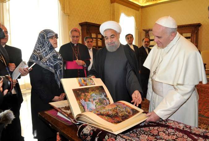 ایرانی صدر ڈاکٹر حسن روحانی کی روم کے عجائب گھر آمد پر عریاں مجسمے ڈھانپ دیئے گئے