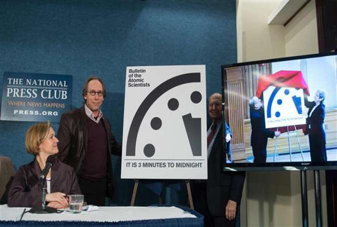 Lawrence Krauss, chair of the Bulletin of Atomic Scientists, unveils the latest version of the “Doomsday Clock” on January 26, 2016.
